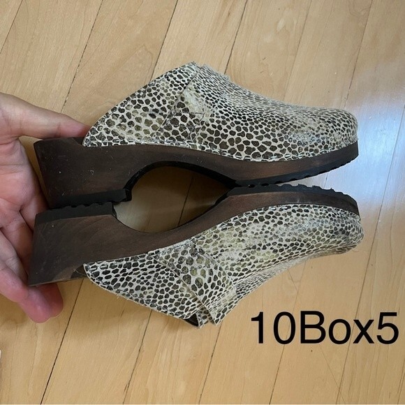 Bighorn Leopard Slotted Leather Clogs 37 NWOB - Picture 7 of 10